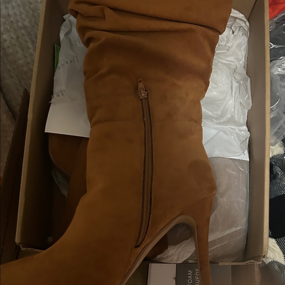 Classic Knee-High Suede Stiletto Boot in Camel